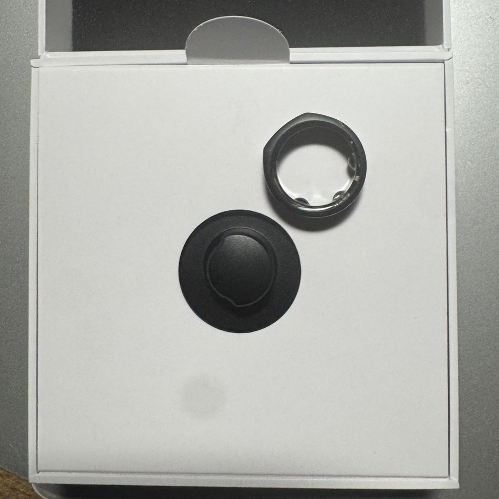 Oura Heritage Ring - Gen3-STEALTH Size 8 - Picture 3 of 6
